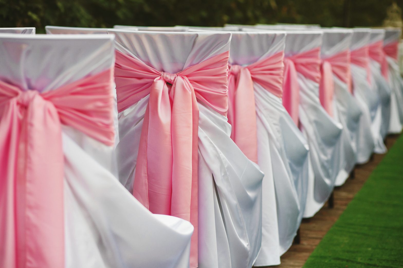 Luxe Linens: Elevating Your Catering Event with the Right Tablecloths, Napkins, and Chair Covers for a Memorable Experience